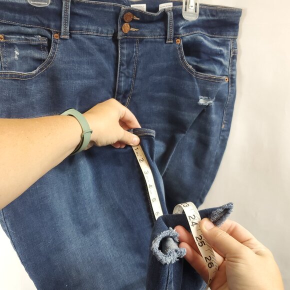 Time and Tru Stretch Ankle Mid Rise Sz 18 Blue Distressed Double Button Jeans - Picture 11 of 11